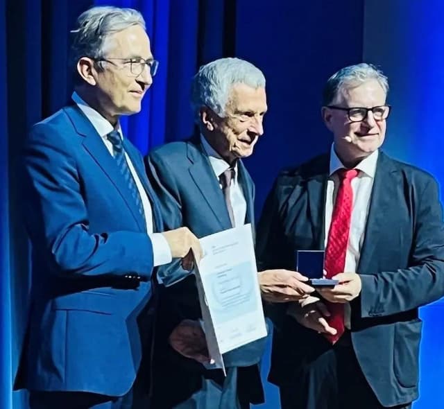 German Ophthalmological Society awards Theodor Leber Medal and honorary society memberships